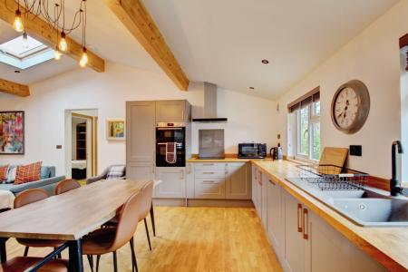 2 bedroom Flat to let in Common Lane, Churchill, BS25