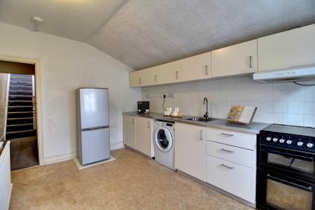 3 bedroom Flat to let in North Street, Bedminster, Bristol, BS3