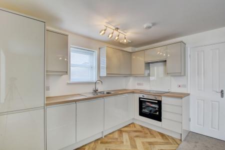 2 bedroom Flat for sale in Highridge Court, Highridge Green, Bristol, BS13