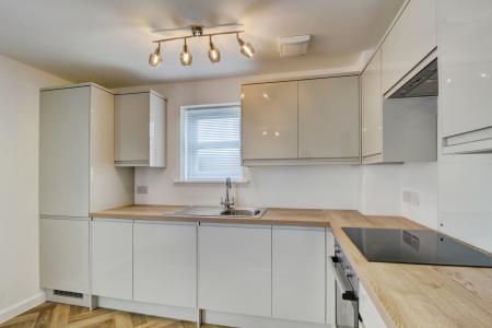 2 bedroom Flat for sale in Highridge Court, Highridge Green, Bristol, BS13