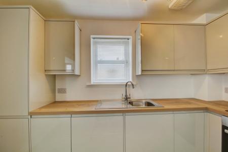 2 bedroom Flat for sale in Highridge Court, Highridge Green, Bristol, BS13