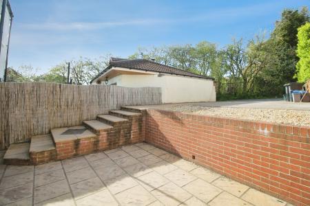 3 bedroom Semi-detached house to let in Whitefield Road, Speedwell, Bristol, BS5