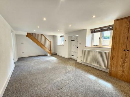 3 bedroom Cottage to let in 6 High Street, Backwell, BS29
