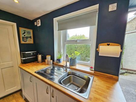 3 bedroom Semi-detached house to let in Cliff Street, Cheddar, BS27