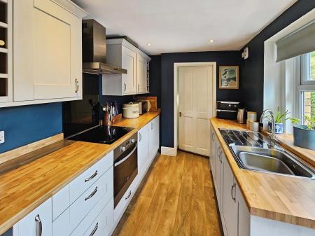 3 bedroom Semi-detached house to let in Cliff Street, Cheddar, BS27