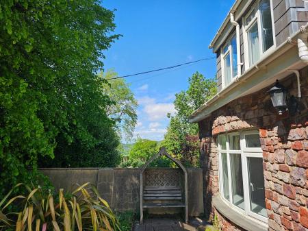 3 bedroom Detached house to let in Backwell Hill Road, Backwell, BS48