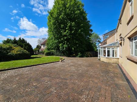 3 bedroom Detached house to let in Backwell Hill Road, Backwell, BS48