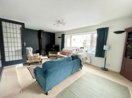 4 bedroom Detached house to let in Fairfield Close, Backwell, BS48