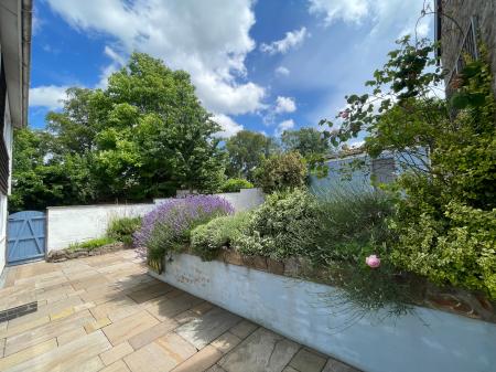 4 bedroom Detached house to let in Fairfield Close, Backwell, BS48