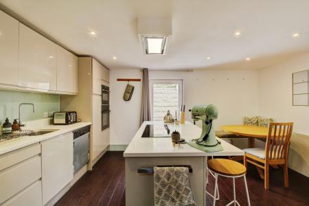 2 bedroom Flat to let in Victoria Walk, Cotham, Bristol, BS6