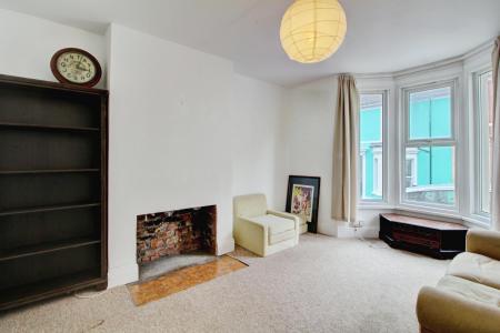 4 bedroom Semi-detached house to let in Upper Perry Hill, Southville, Bristol, BS3