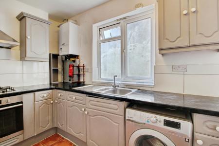 4 bedroom Semi-detached house to let in Upper Perry Hill, Southville, Bristol, BS3