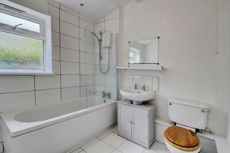 4 bedroom Semi-detached house to let in Upper Perry Hill, Southville, Bristol, BS3