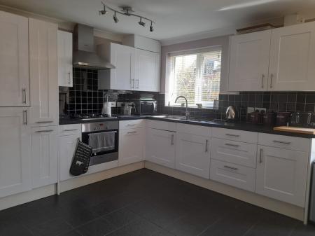 4 bedroom Detached house to let in Cappards Road, Bishop Sutton, BS39