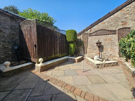 2 bedroom Flat to let in Broad Street, Wrington, BS40