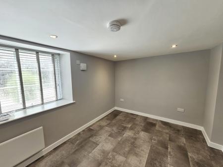 2 bedroom Flat to let in Broad Street, Wrington, BS40