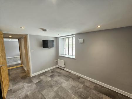 2 bedroom Flat to let in Broad Street, Wrington, BS40