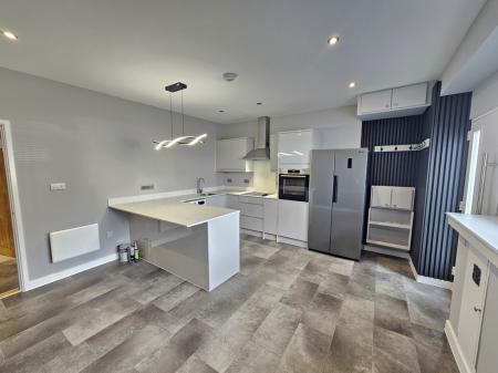 2 bedroom Flat to let in Broad Street, Wrington, BS40