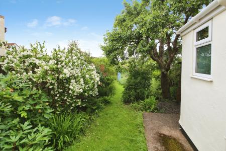 2 bedroom Flat to let in Lilymead Avenue, Knowle, Bristol, BS4