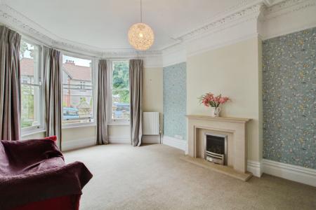2 bedroom Flat to let in Lilymead Avenue, Knowle, Bristol, BS4