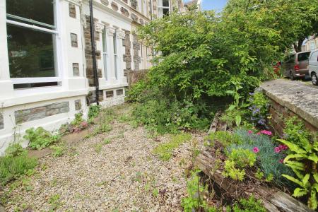 2 bedroom Flat to let in Lilymead Avenue, Knowle, Bristol, BS4