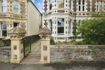 2 bedroom Flat to let in Lilymead Avenue, Knowle, Bristol, BS4