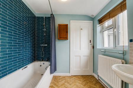 2 bedroom Flat to let in Lilymead Avenue, Knowle, Bristol, BS4