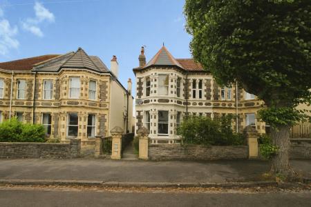 2 bedroom Flat to let in Lilymead Avenue, Knowle, Bristol, BS4