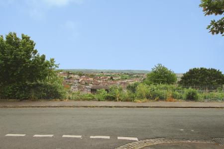 2 bedroom Flat to let in Lilymead Avenue, Knowle, Bristol, BS4