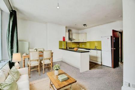 5 bedroom Flat to let in North Street, Southville, Bristol, BS3