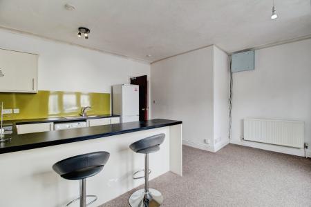 5 bedroom Flat to let in North Street, Southville, Bristol, BS3