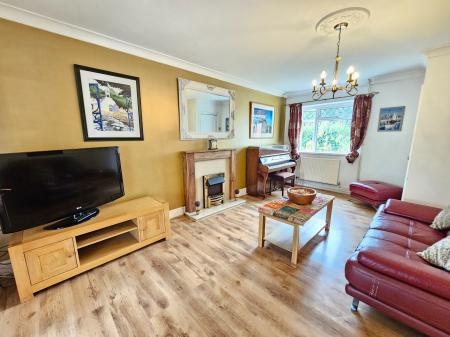 4 bedroom Semi-detached house to let in Bonhill Road, Bishop Sutton, BS39