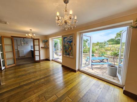 4 bedroom Semi-detached house to let in Bonhill Road, Bishop Sutton, BS39