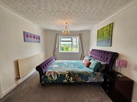4 bedroom Semi-detached house to let in Bonhill Road, Bishop Sutton, BS39