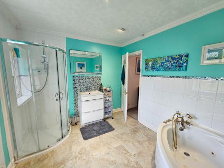4 bedroom Semi-detached house to let in Bonhill Road, Bishop Sutton, BS39
