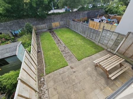 3 bedroom End of terrace house to let in Woodview Terrace, Nailsea, BS48