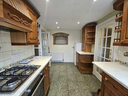 2 bedroom Terraced House to let in High Street, Wrington, BS40