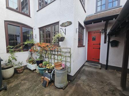 2 bedroom Terraced House to let in High Street, Wrington, BS40