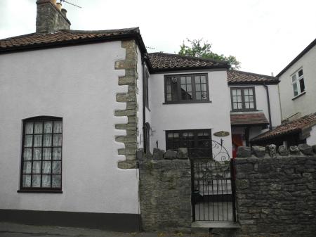 2 bedroom Terraced House to let in High Street, Wrington, BS40