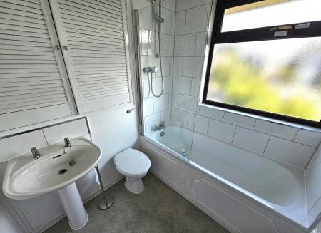 4 bedroom Detached house to let in Stowey Road, Yatton, BS49