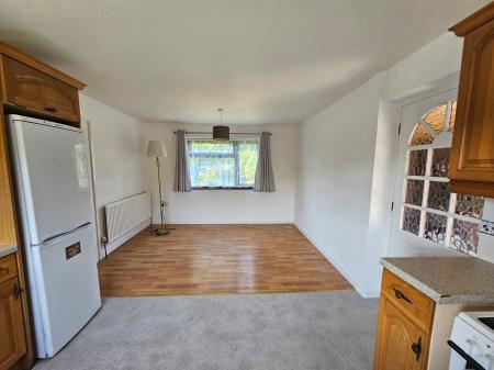 4 bedroom Detached house to let in Stowey Road, Yatton, BS49