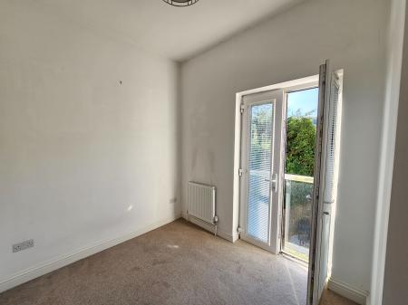 2 bedroom Flat to let in Kew Road, Weston super Mare, BS23
