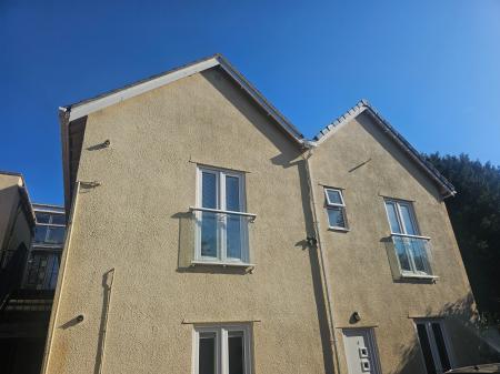 2 bedroom Flat to let in Kew Road, Weston super Mare, BS23