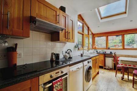 4 bedroom Terraced House to let in Sylvia Avenue, Knowle, Bristol, BS3