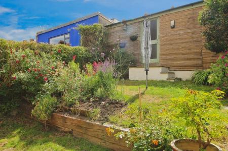 4 bedroom Terraced House to let in Sylvia Avenue, Knowle, Bristol, BS3