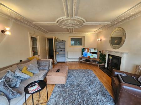 2 bedroom Flat to let in 8 Edinburgh Place, Weston super Mare, BS23
