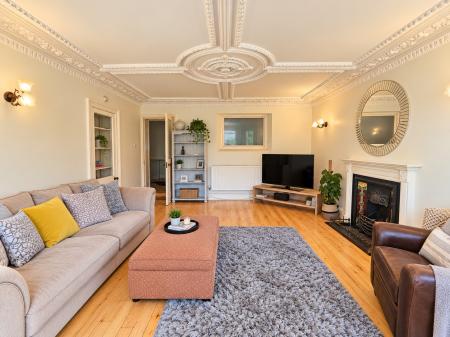 2 bedroom Flat to let in 8 Edinburgh Place, Weston super Mare, BS23