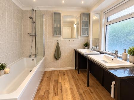 2 bedroom Flat to let in 8 Edinburgh Place, Weston super Mare, BS23