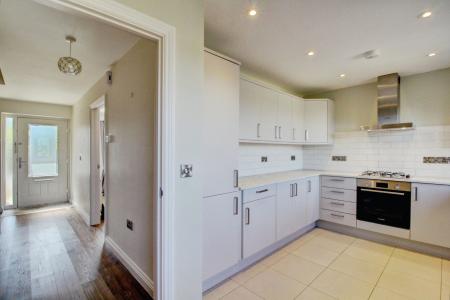 3 bedroom Semi-detached house to let in Costers Close, Alveston, BS35
