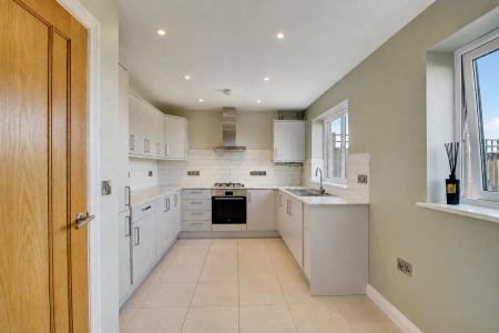 3 bedroom Semi-detached house to let in Costers Close, Alveston, BS35